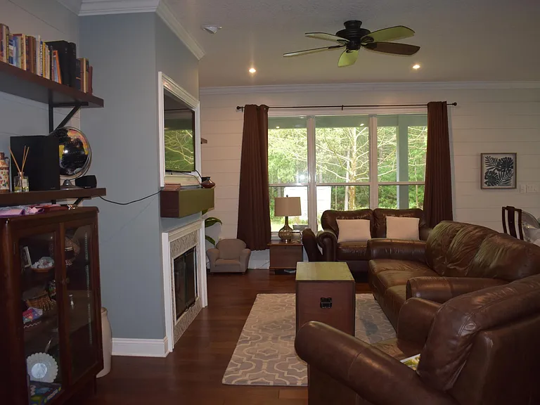 12201 Bittercreek Ln — Photo 22