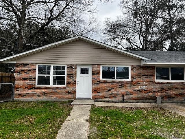 1st image of 2940 Camellia Dr #A
