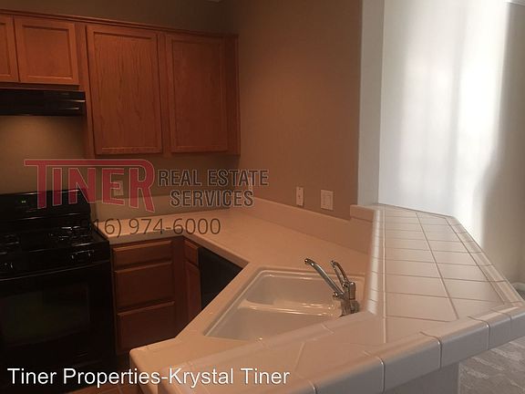3rd image of 605 Dante Cir