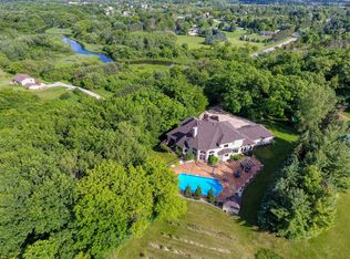 W292N7245 Tamron Dr, Hartland, WI 53029