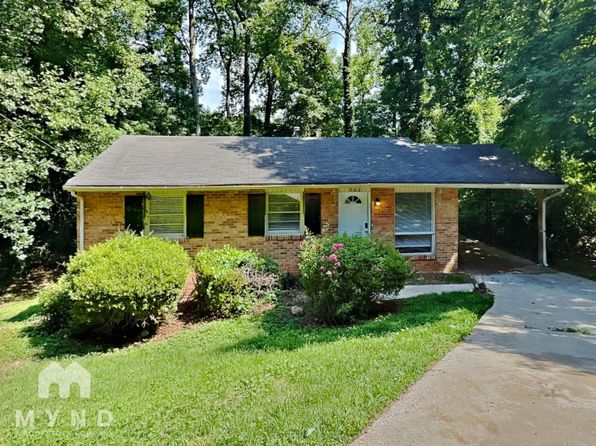 502 Fairlane Cir NW