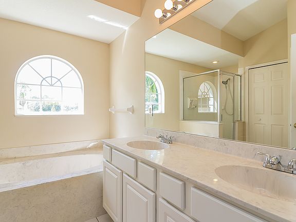 4th image of 102 Cedar Springs Cir