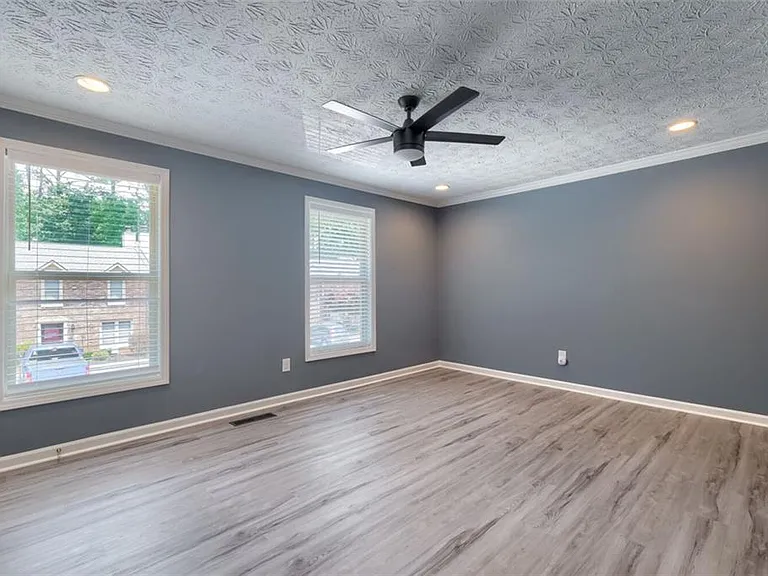 119 Forrest Ave — Photo 7