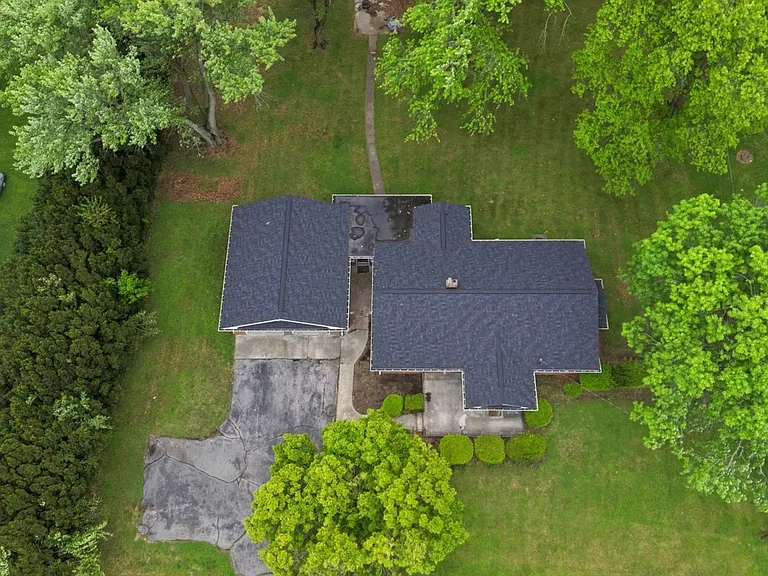 3233 Brady Ln — Photo 13