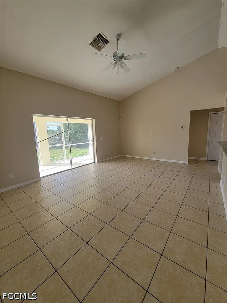 4 bed, 2.0 bath, 1811 sqft, $1,950 — Photo 4
