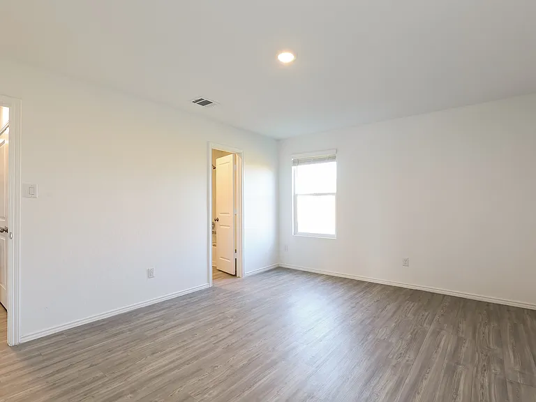 2807 Gustavo Dr — Photo 9