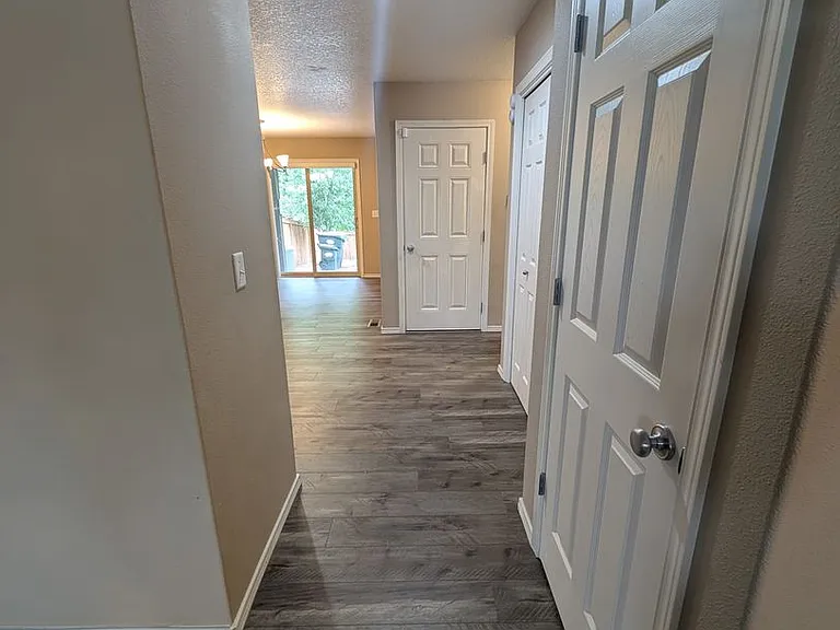 7302 Hayworth Ave NE — Photo 7