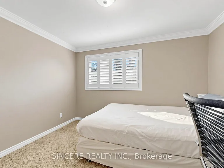 592 Canewood Cres — Photo 23