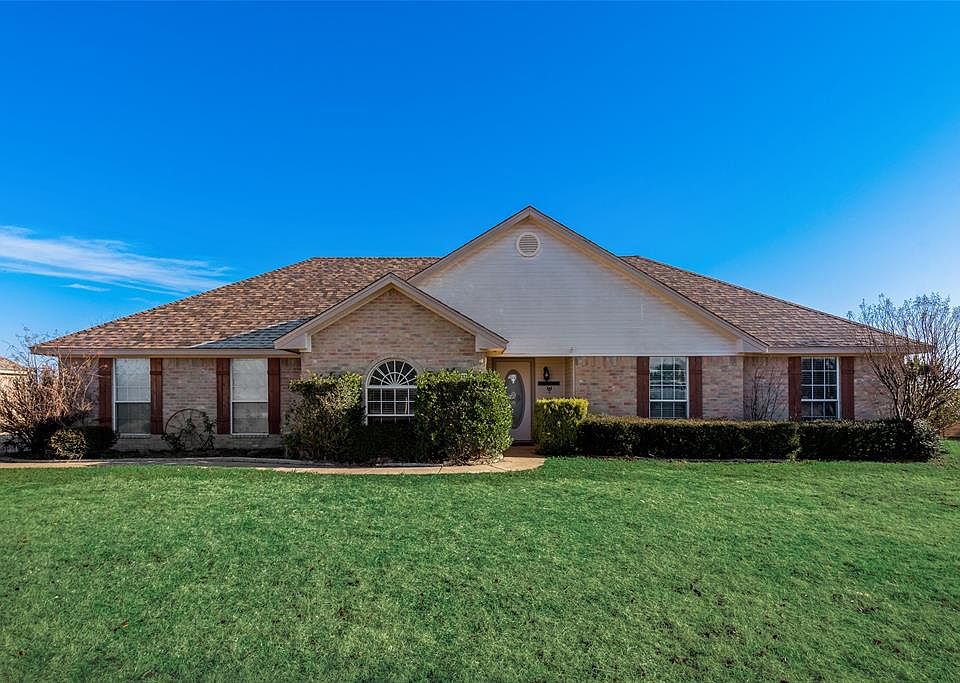 1st image of 1001 Oak Hollow Ln