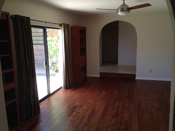 3rd image of 843 Fairway Dr