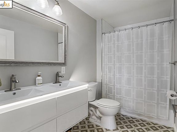 3rd image of 845 31st St