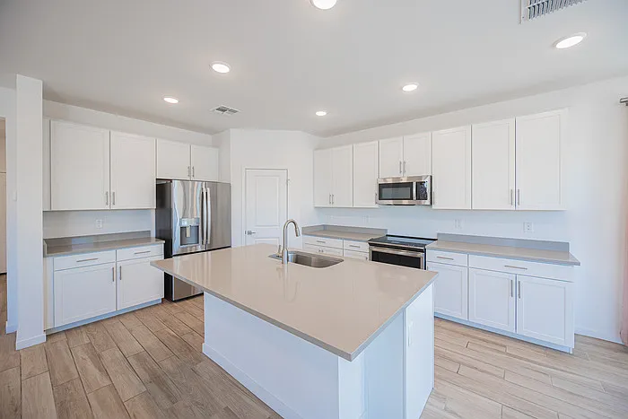 7412 W Gardenia Ave — Photo 8