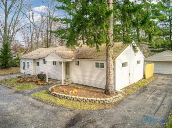 1055 Raymil Rd, Holland, OH 43528