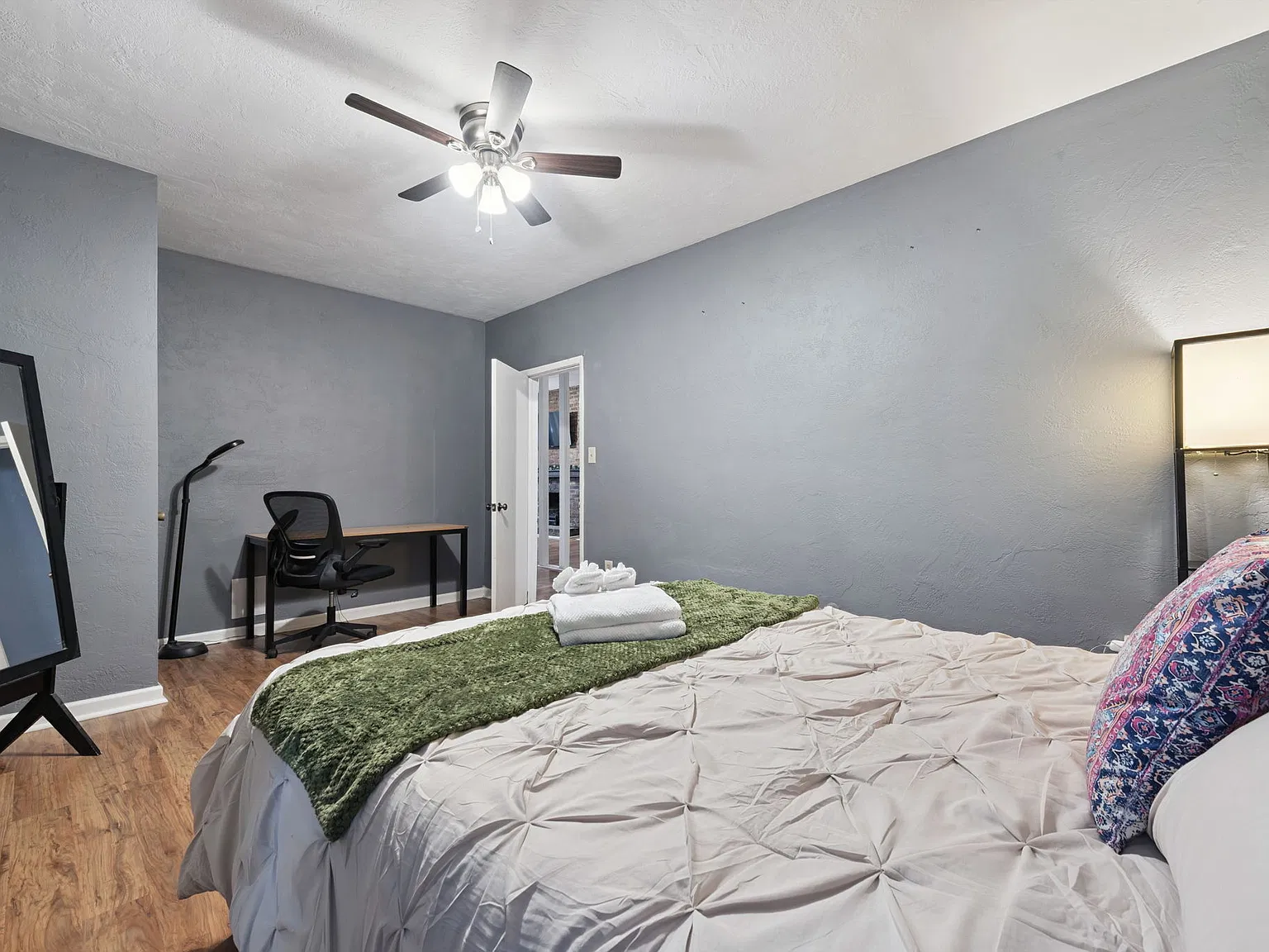 2 bed, 800 sqft, $2,195 — Photo 3