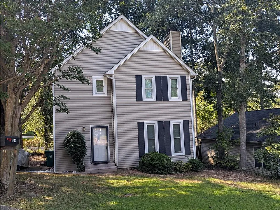 1611 Creek Pond Cv