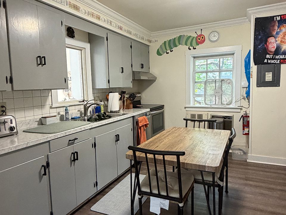1st image of 233 Pearl St #2
