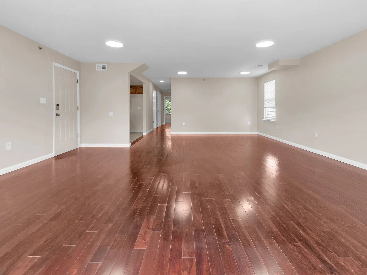 3 bed, 1200 sqft, $2,750 — Photo 2