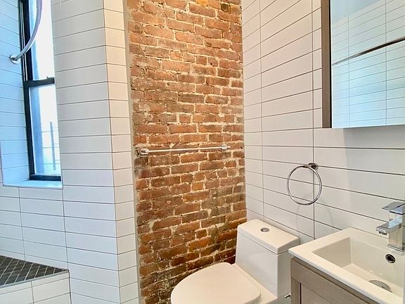 5th image of 1103 Carroll St #44B