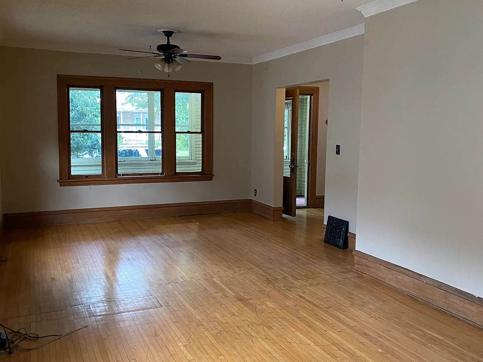 5 bed, $2,650 — Photo 2