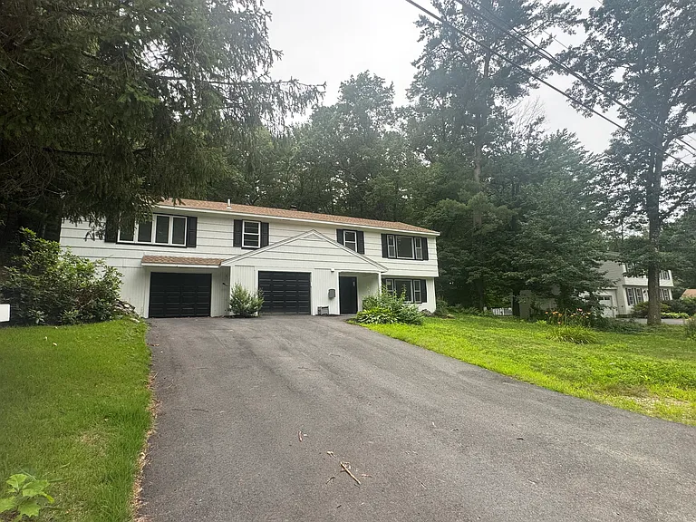 12 Davis Rd — Photo 1