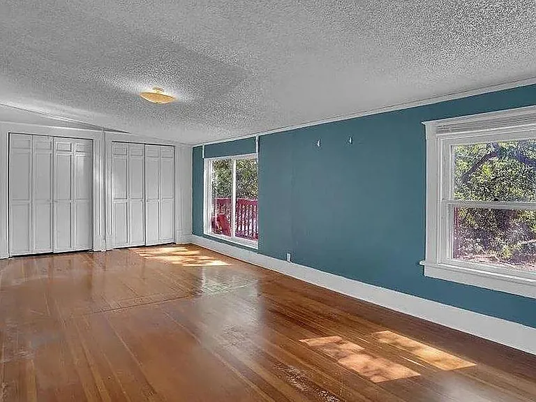 extra-large bedroom