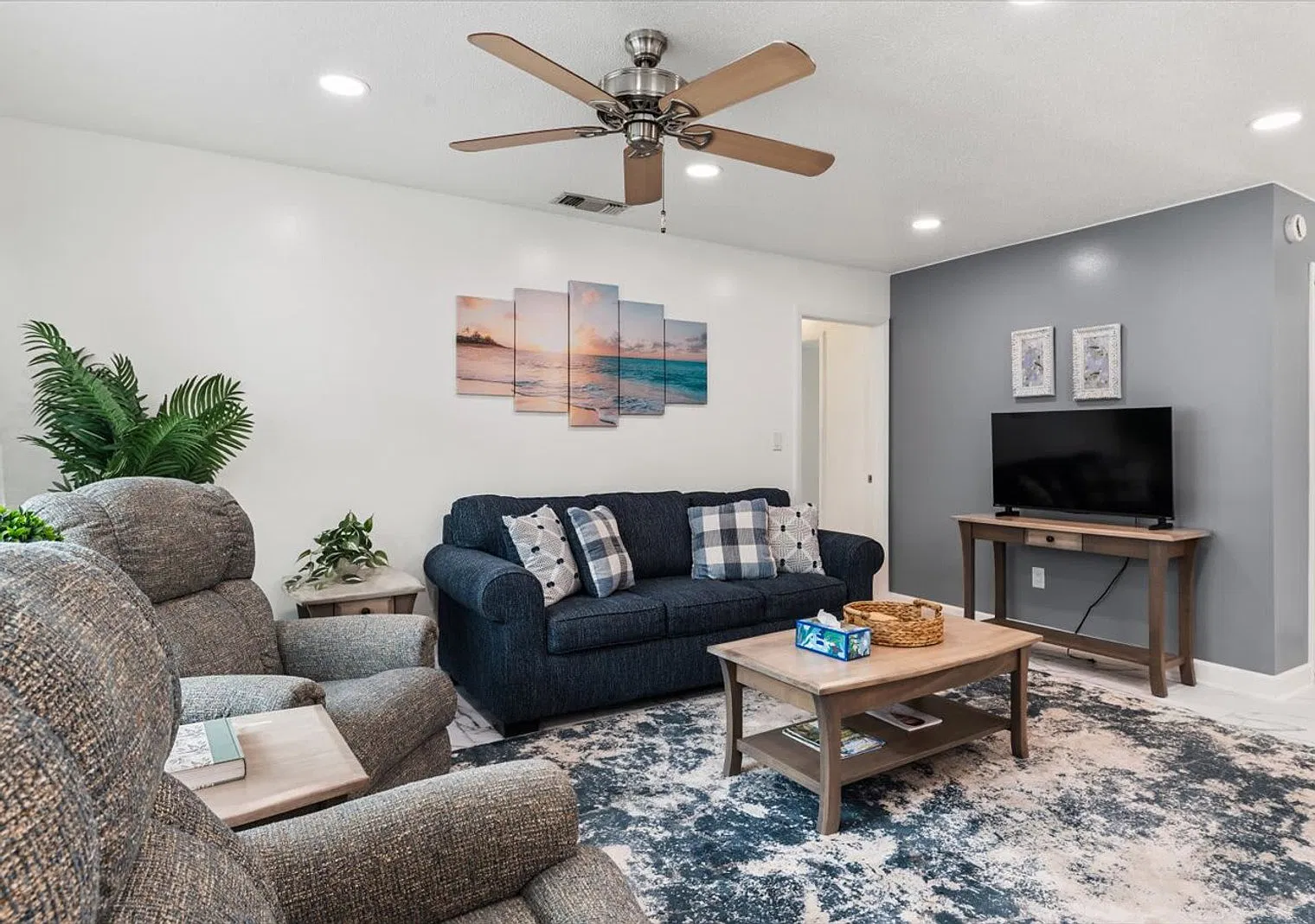 3 bed, 2.0 bath, 1765 sqft, $5,016 — Photo 3