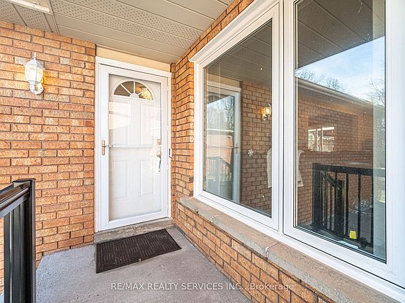 4th image of 16 Langholm Ct