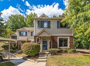 1570 Streamwood Ct, Rochester Hills, MI 48309