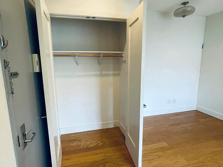 25-35 18th St #4B — Photo 3