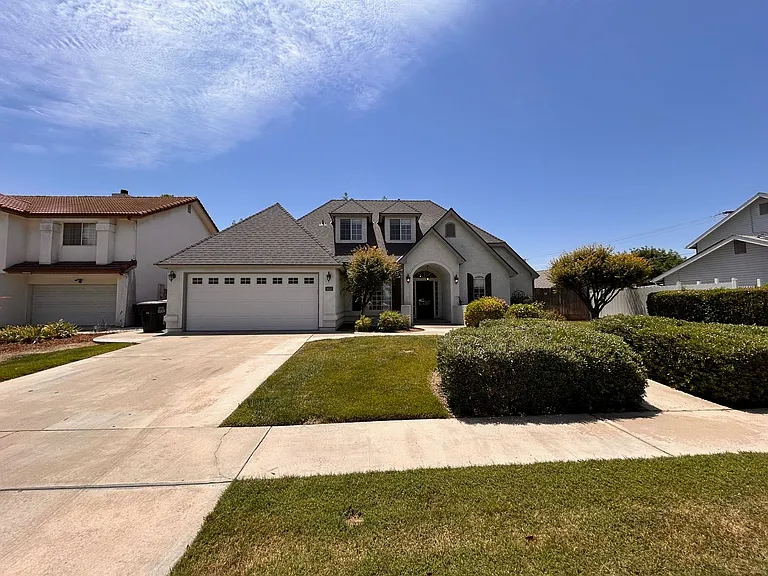 4033 W Douglas Ave — Photo 2
