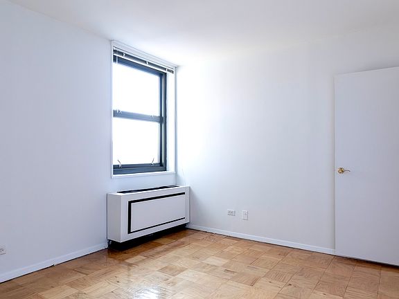 4th image of 200 E 72nd St APT 17E