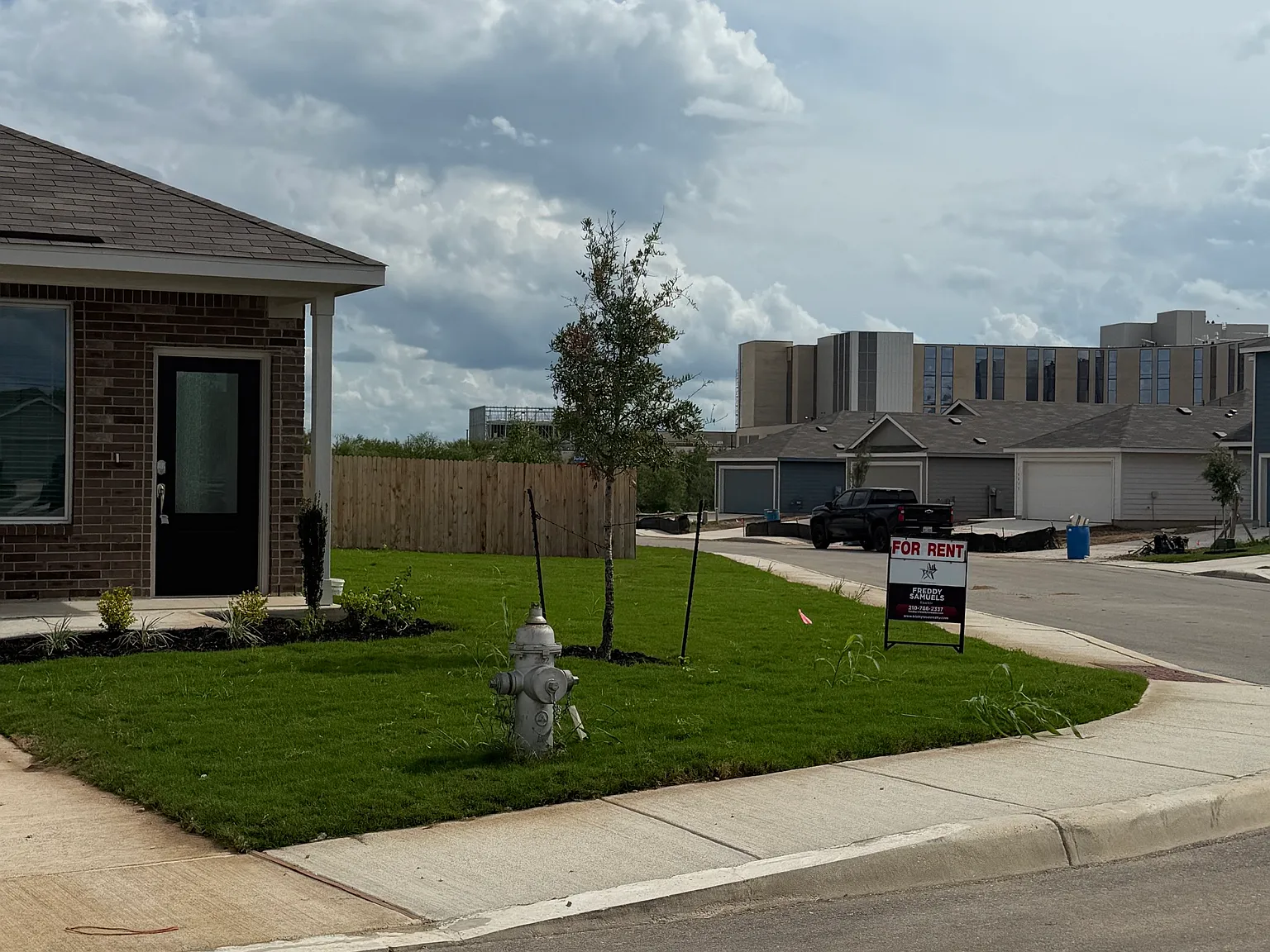 4 bed, 1800 sqft, $2,000 — Photo 2
