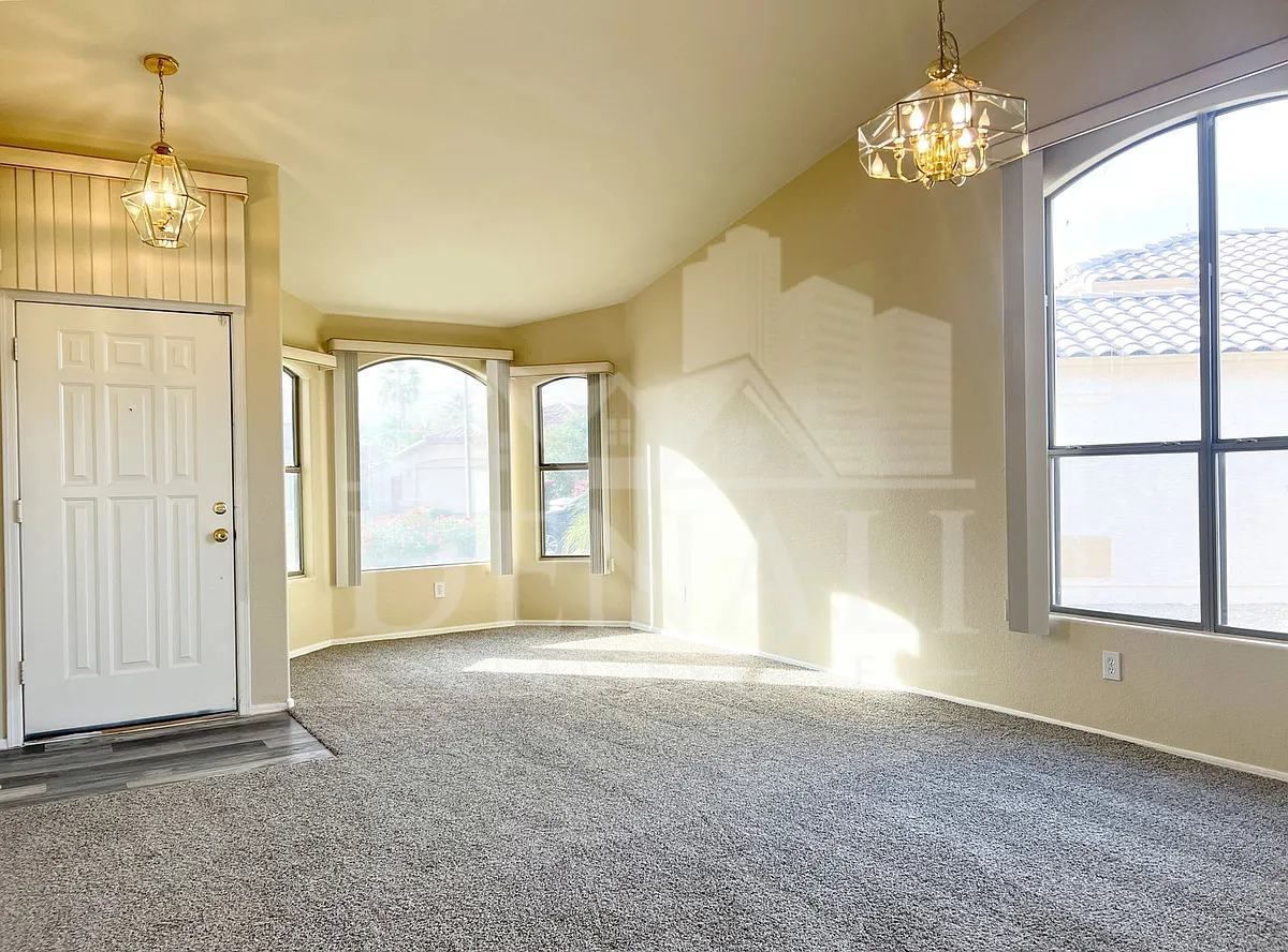 Building Photo - 2207 S Peppertree Ct