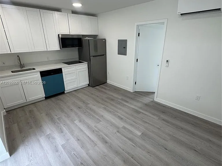 2030 SW 3rd Ave #1 — Photo 4