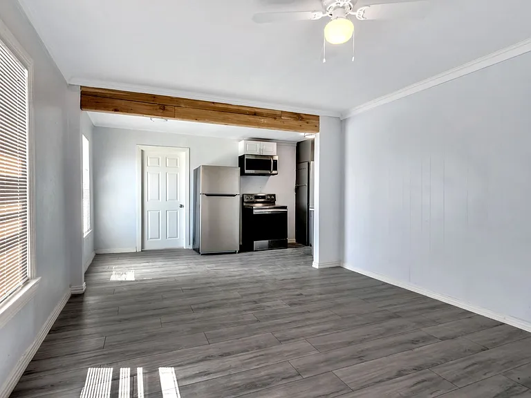 305 N Robinson St — Photo 23