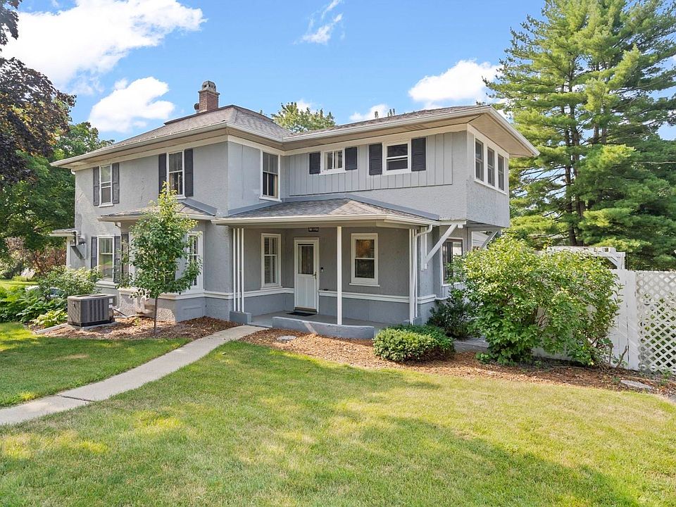 1st image of 210 Bayley Ave