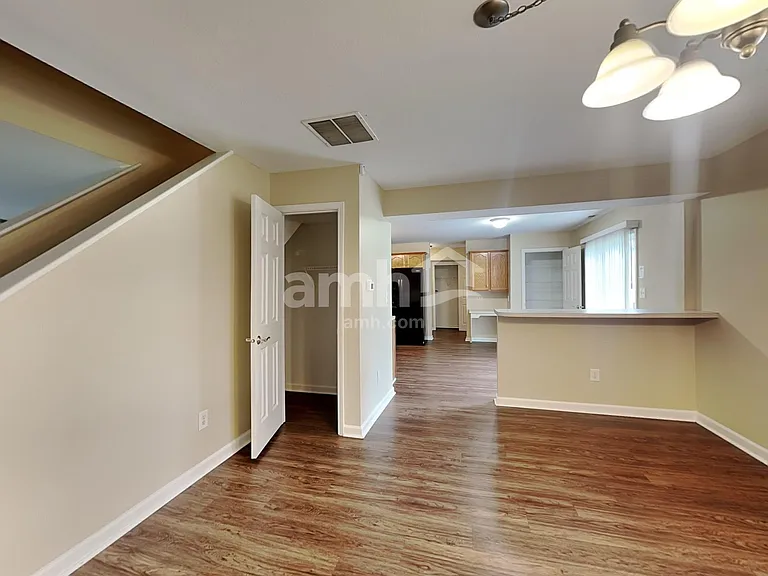 12523 Doe Ln — Photo 6