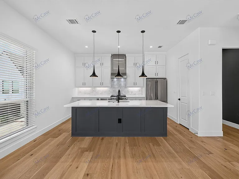 131 Thornton St — Photo 5