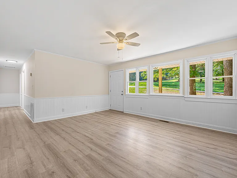 407 Veterans Dr — Photo 14