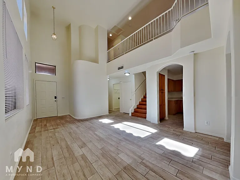 10524 W Almeria Rd — Photo 3