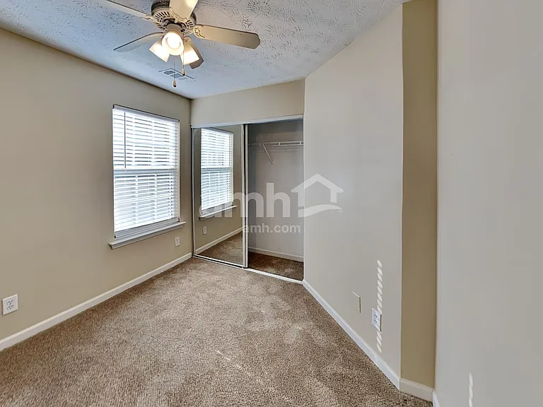 930 W Oaks Dr — Photo 13