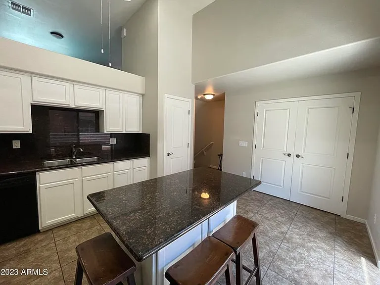 330 S Farmer Ave #114 — Photo 6
