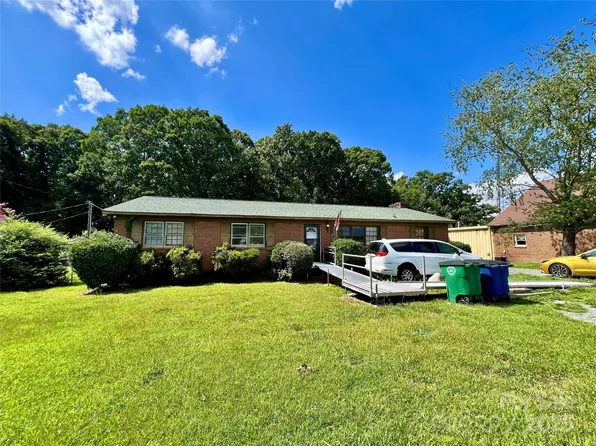 1321 Stallings Rd, Matthews, NC 28104