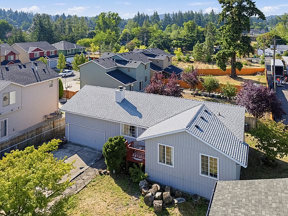 2nd image of 13052 SE Cora St