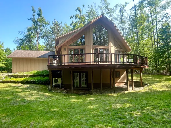 1610 Chickadee Ct, Gaylord, MI 49735