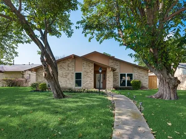 1005 Carriagehouse Ln, Garland, TX 75040