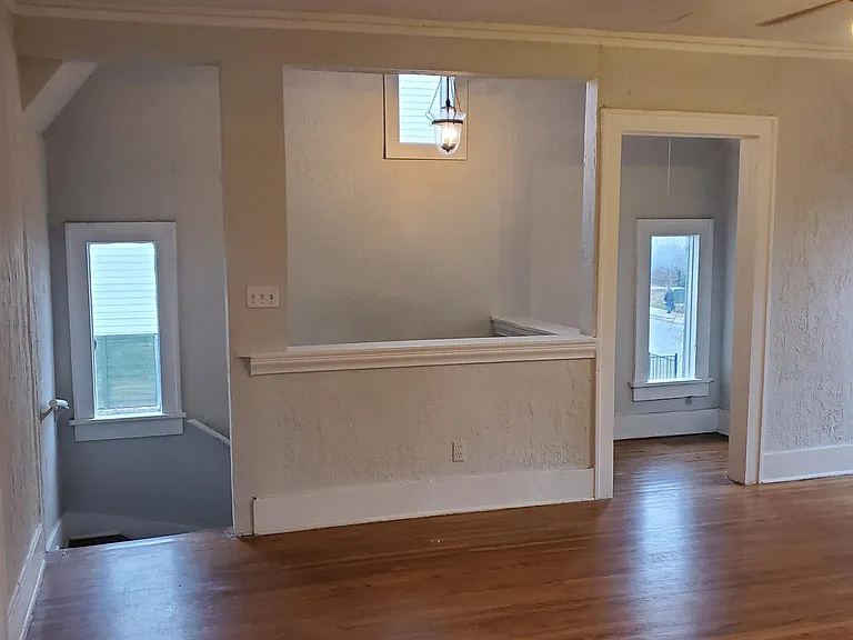 2111 N Fitzhugh Ave — Photo 7