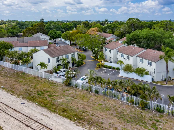 Woodside Villas Apartments