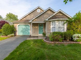 5 Skylark Ln, Lakewood, NJ 08701