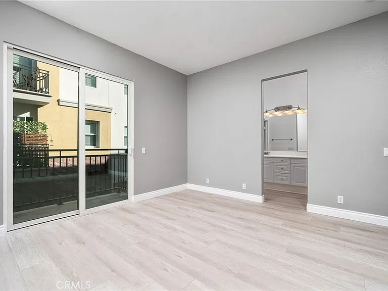 648 W 1st St — Photo 20